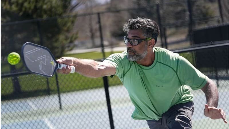 bai-tap-cam-giac-bong-khi-choi-pickleball-3