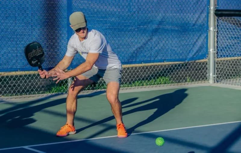 bai-tap-cam-giac-bong-khi-choi-pickleball-4