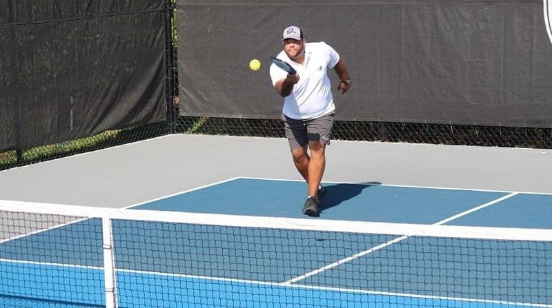 cach-do-giao-bong-trong-pickleball-3