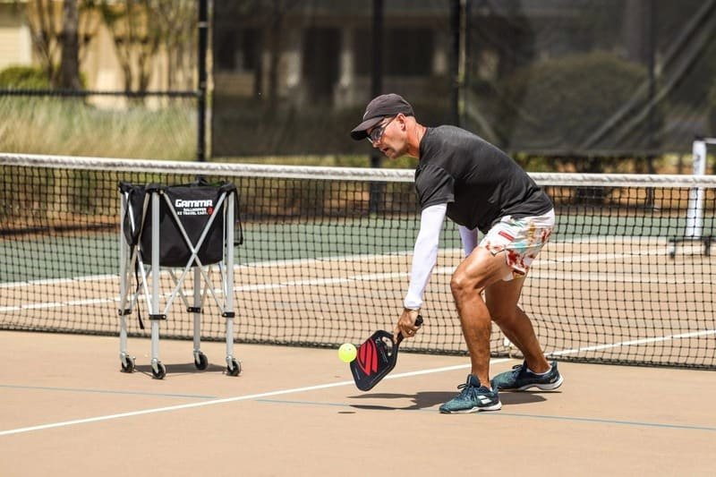 cach-khac-phuc-loi-danh-bong-pickleball-ra-ngoai-2
