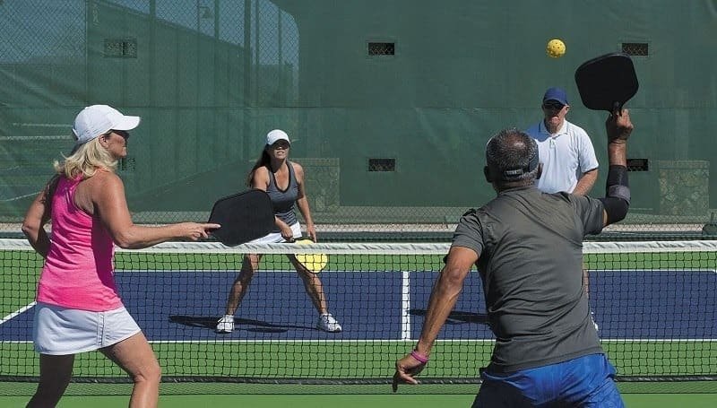 cach-khac-phuc-loi-danh-bong-pickleball-ra-ngoai-3