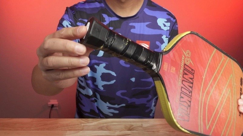 cach-quan-can-vot-pickleball-1