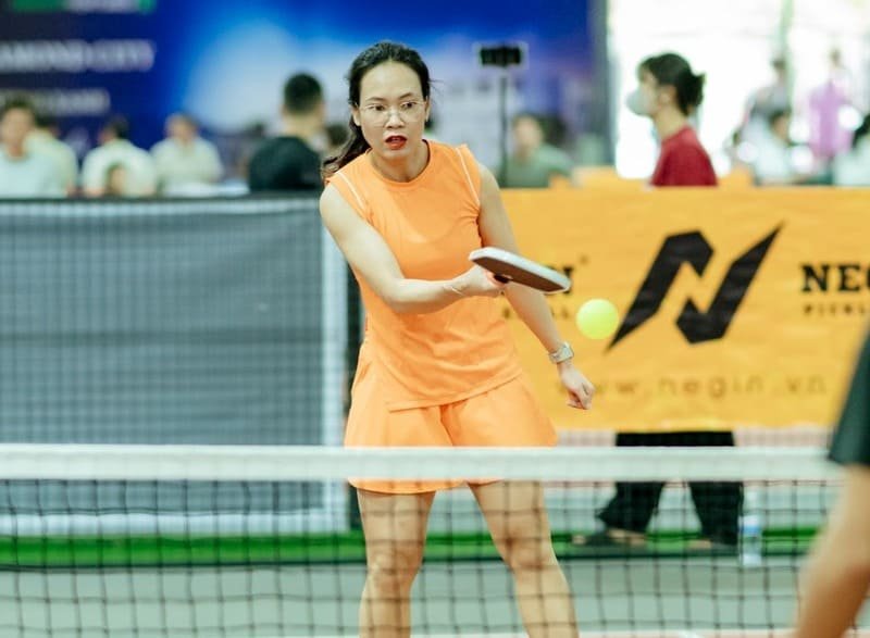 cach-phat-bong-pickleball-2
