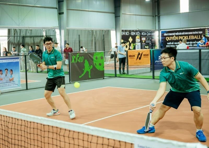 giay-pickleball-voi-giay-cau-long-1